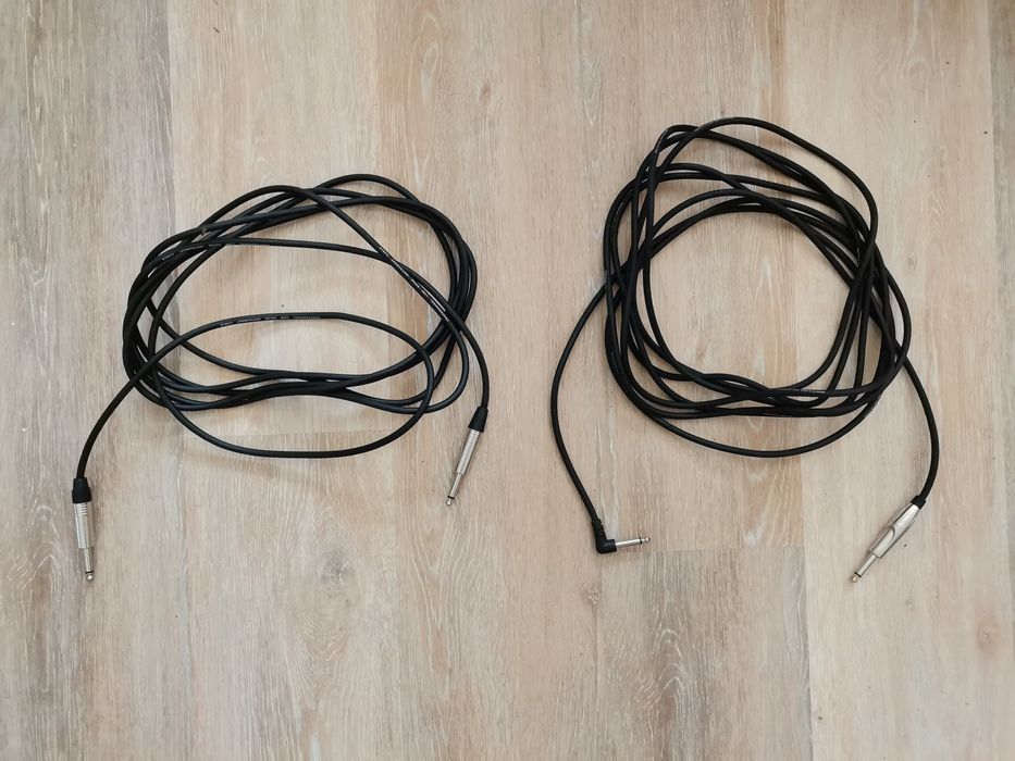 Guitarra elétrica, pedaleira e amplificador