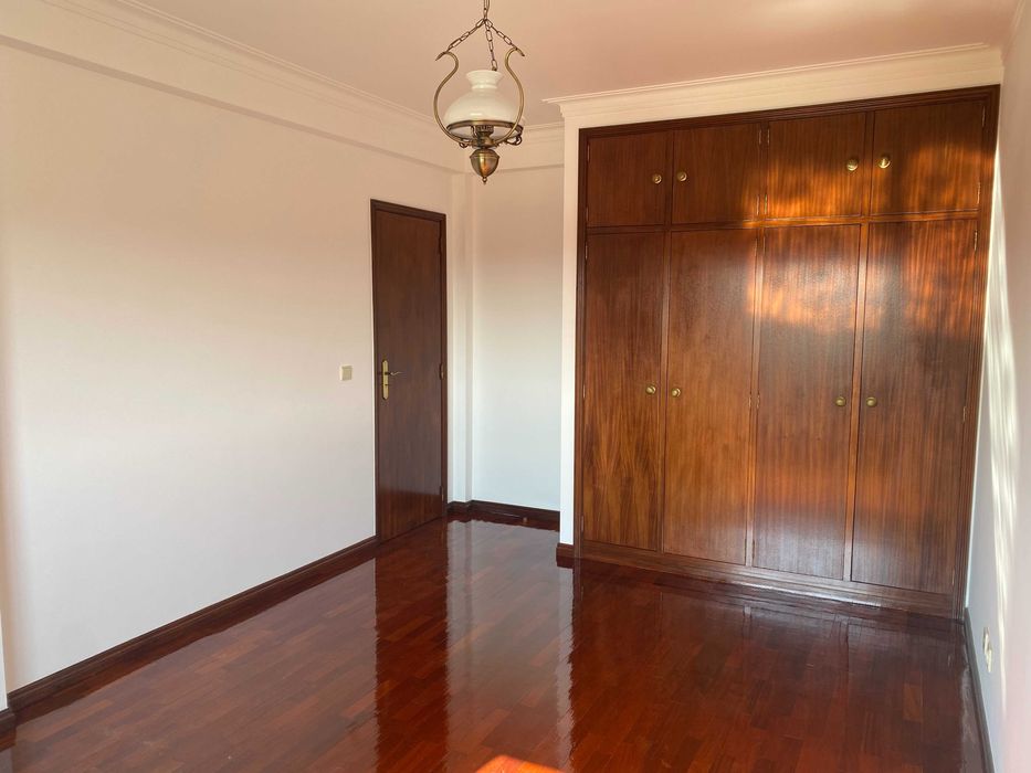 Apartamento T2 para Arrendar - R. Dr. David Almiro Vale 78 - Tondela
