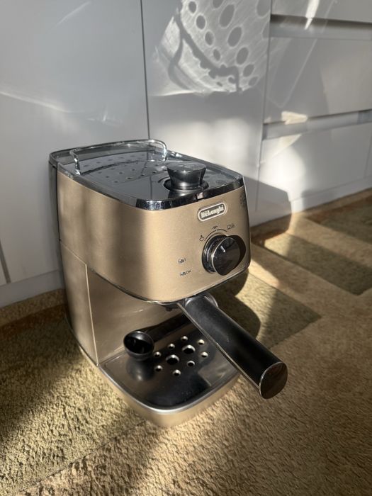 Продам кофеварку Delonghi