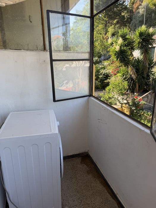 Arrenda se quarto no centro do porto com despesas incluidas