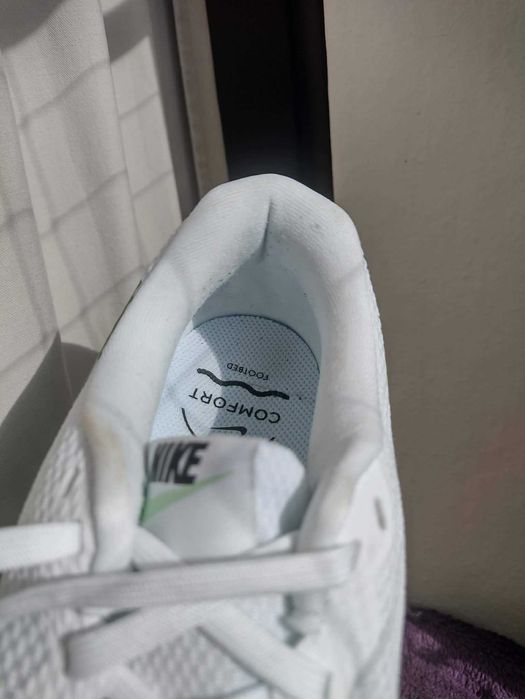 Buty do biegania damskie Nike Revolution 8 white/cucumber calm/illusion green
