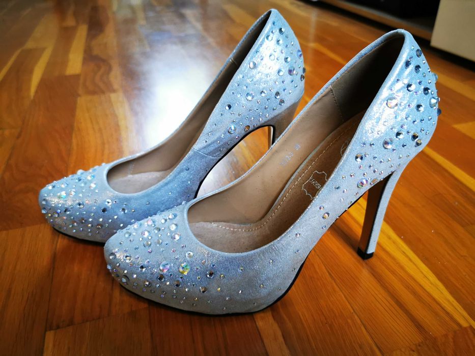 Buty  (szpilki srebrne)