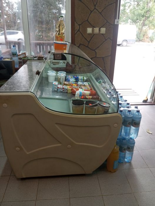 ТЕРМІНОВО!!! ПРОДАЄТЬСЯ. Холодильна вітрина.