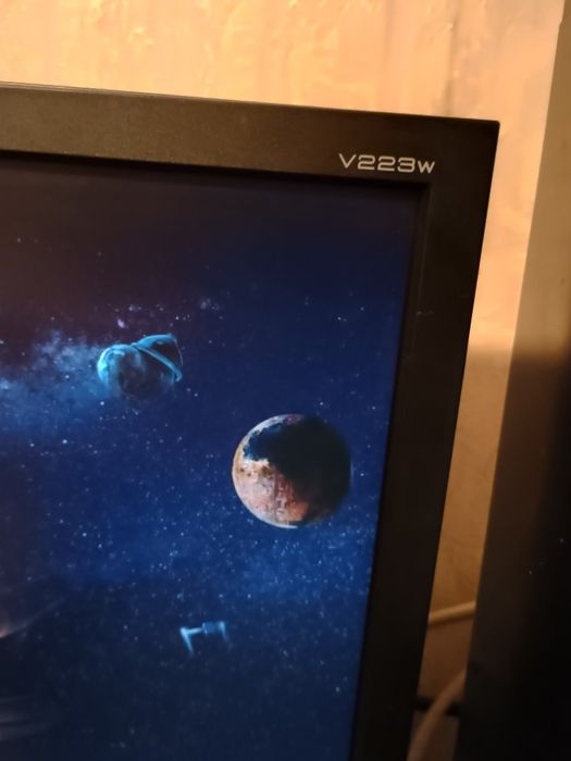 Acer V223w монітор