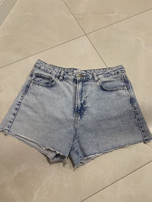 Продам джинсові шорти