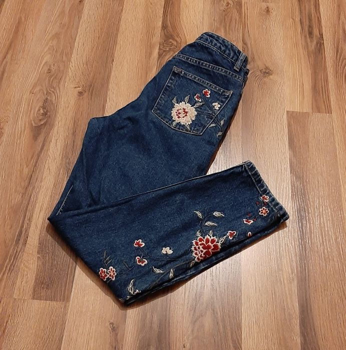 Topshop Mom_ spodnie jeansowe z haftem W25