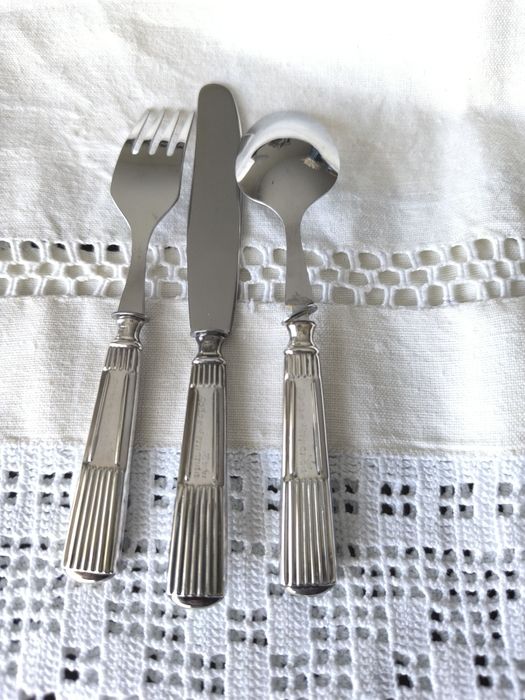 Talheres infantis com cabo de prata