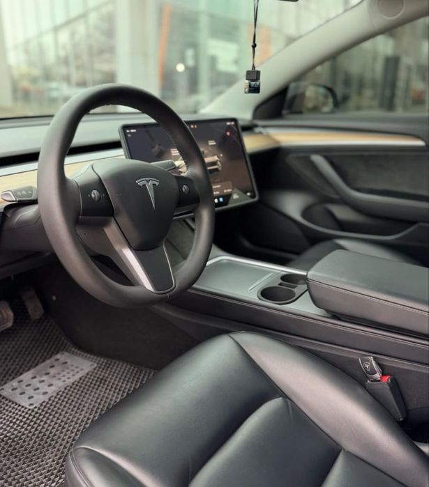 Продам Tesla model 3