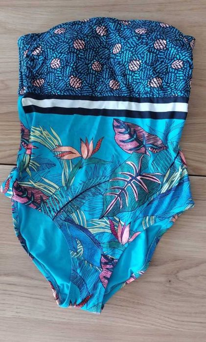 Fatos de banho e bikinis tananho S