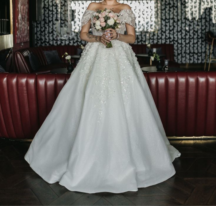 Продам неймовірно гарну весільну сукню