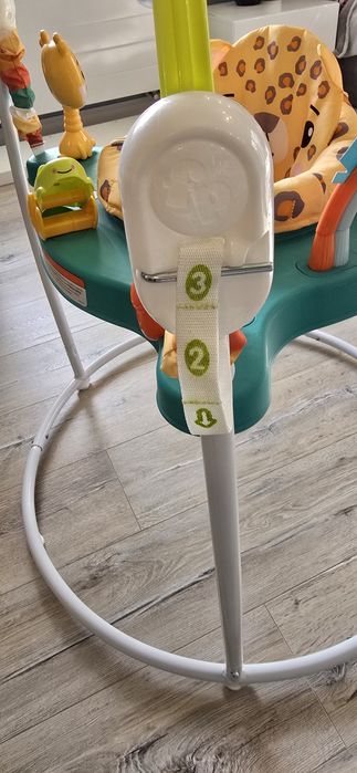 Fisher-Price Skoczek Gepard Centrum zabaw dla niemowląt ze światełkami