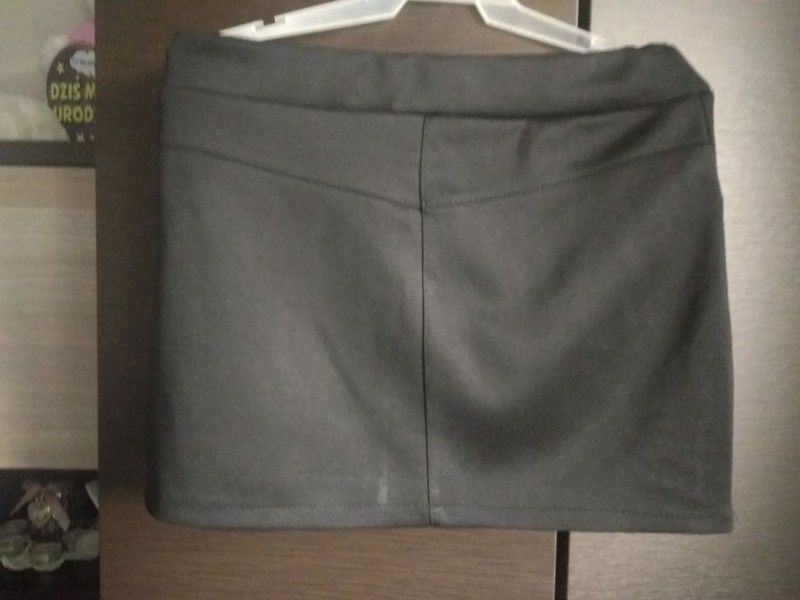 Czarna spódnica mini
