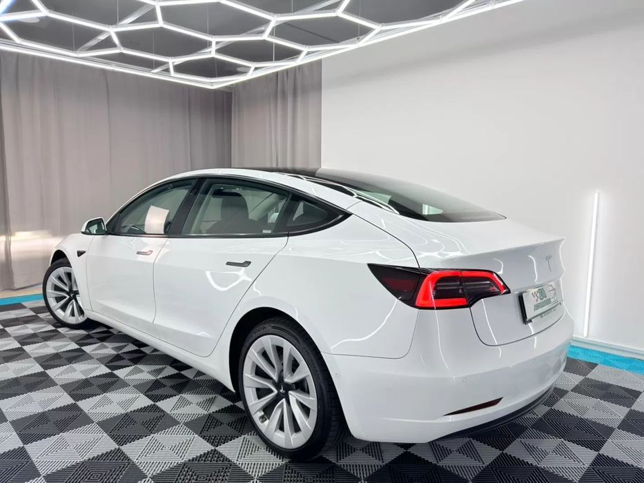 Tesla Model 3 Standard RWD foto 5