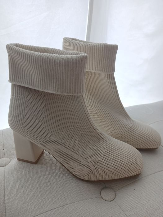 Botas bege em tecido