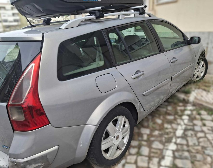 • Renault Megane 1.5 DCI 2005  – Avariada (Para Peças ou Reparar) — photo 4