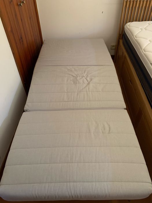 Sofa Cama IKEA com capa de protecao