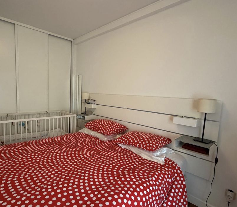 Cama com cabeceira