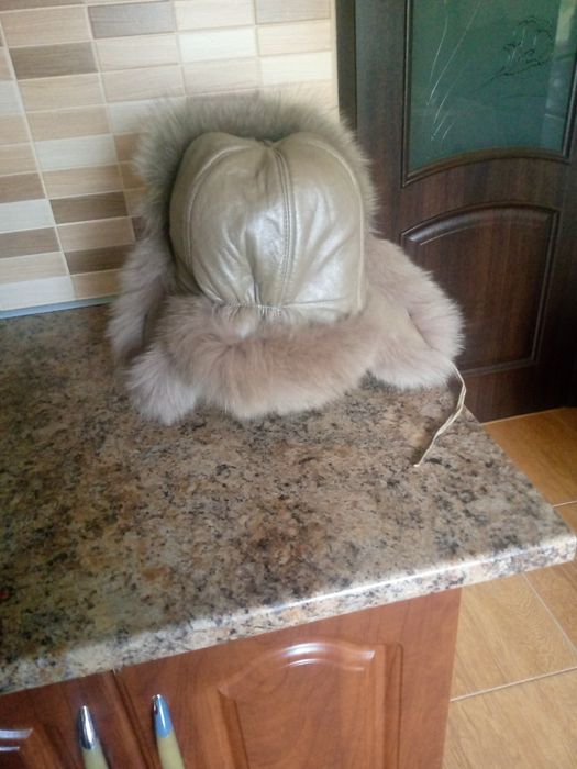 Продам женскую зимнюю шапку