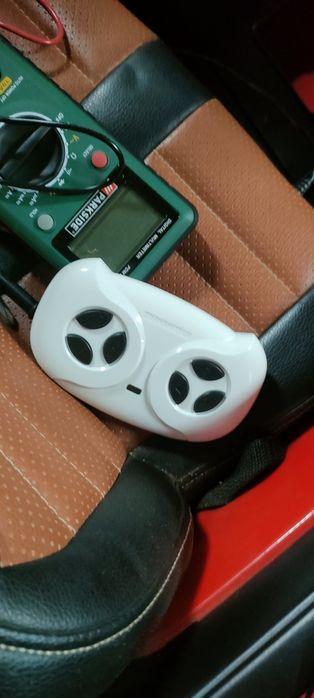 Carro eléctrico para 2 crianças com comando
