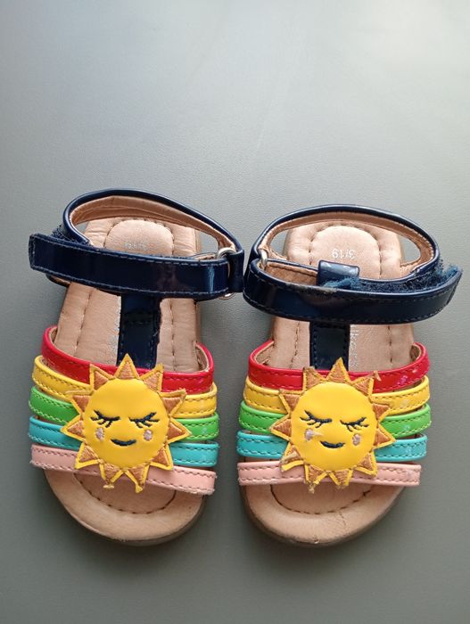 Продам босоножки и кроксы на девочку 18-19р