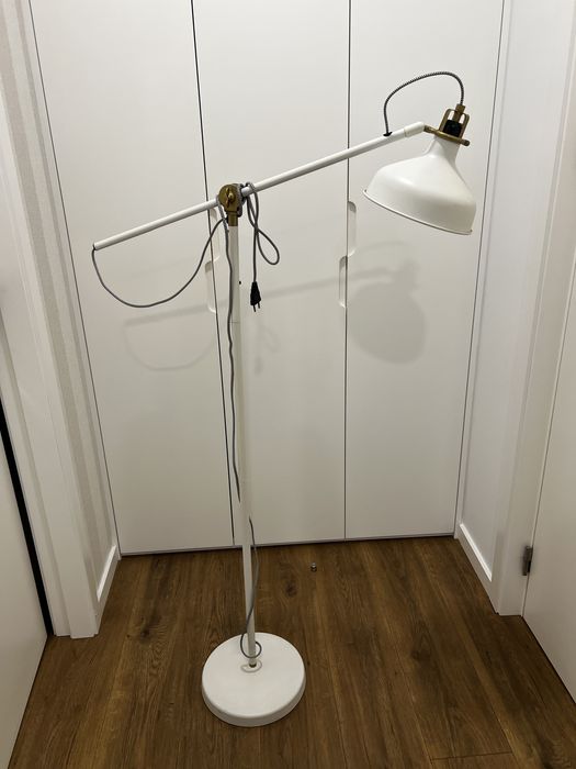 Candeeiro metalico branco de pé Ikea