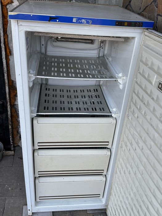 Продаж морозильноі камери.