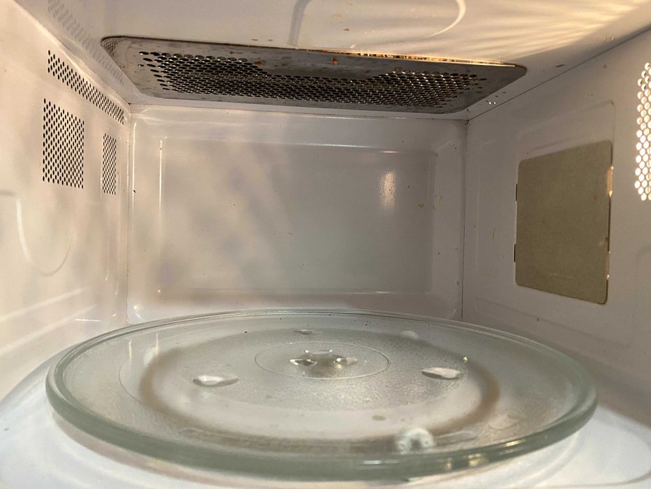 Microondas  com prato rotatório
