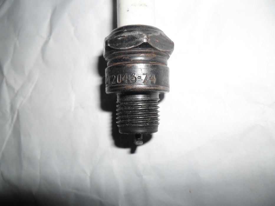 Свеча зажигания и кольцо на поршень, СССР ,к двигателю Ш -58.