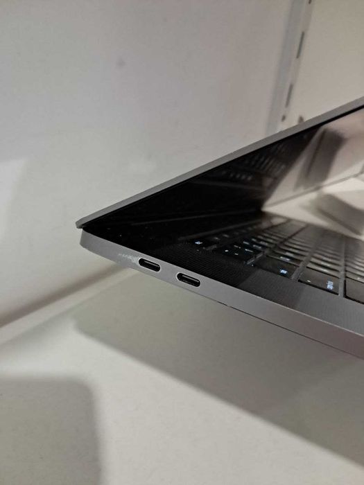 Ноутбук Apple MacBook Pro (16-inch 2019) A2141 Core i7/RAM16GB/SSD512GB