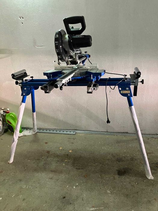 Piła ukośnica / kątowa 216 mm – 2000W – laser – stojak