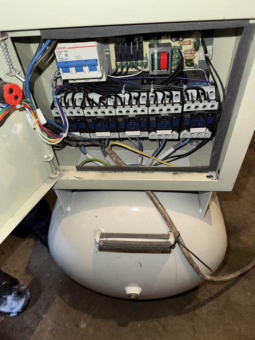 Конпресор безмасляный 900л мин 200 лит ресивер срочно