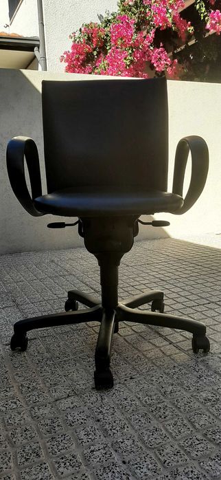 Cadeira escritorio em pele