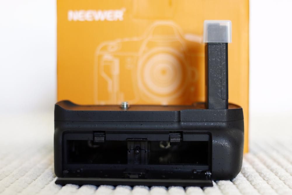 Nikon Grip for D3100, D3200, D3300, D5500, D560064738211165443124