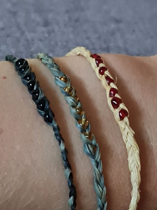 Trzy słomiane bransoletki, idealne na lato