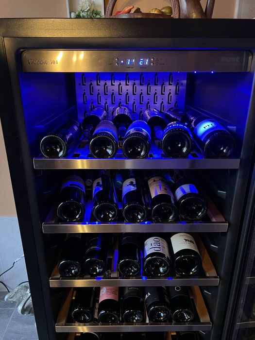 Cave de Vinhos Fust Novamatic Vinocave 501 — 121 Garrafas