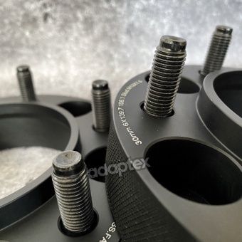 Колесная проставка- адаптер 30мм PCD 6x139.7 DIA 106.1 со шпильками