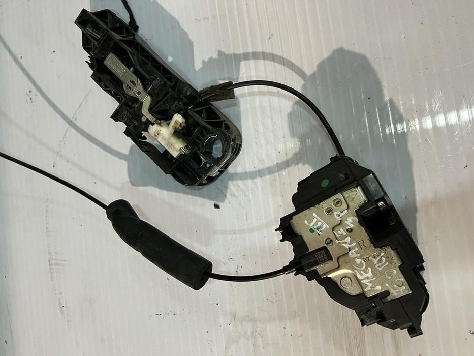 Fechadura porta direita Renault Megane 3