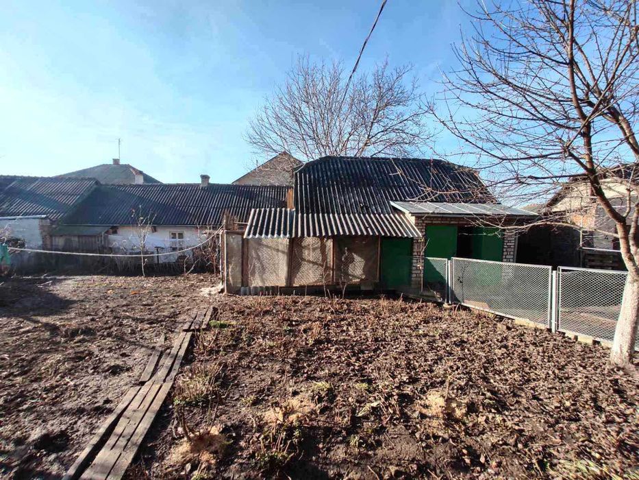 Продається 2-поверховий цегляний будинок. Чортків
