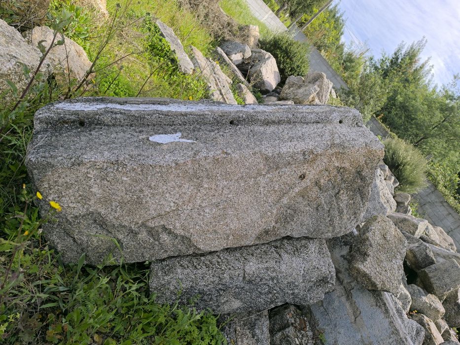 Vende-se Pedra de Granito