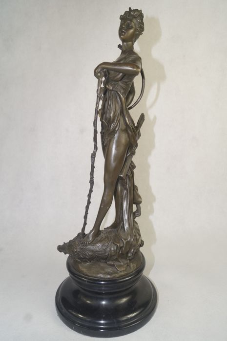 Rzeźba z brązu Diana (Artemida), bogini łowów, Albert