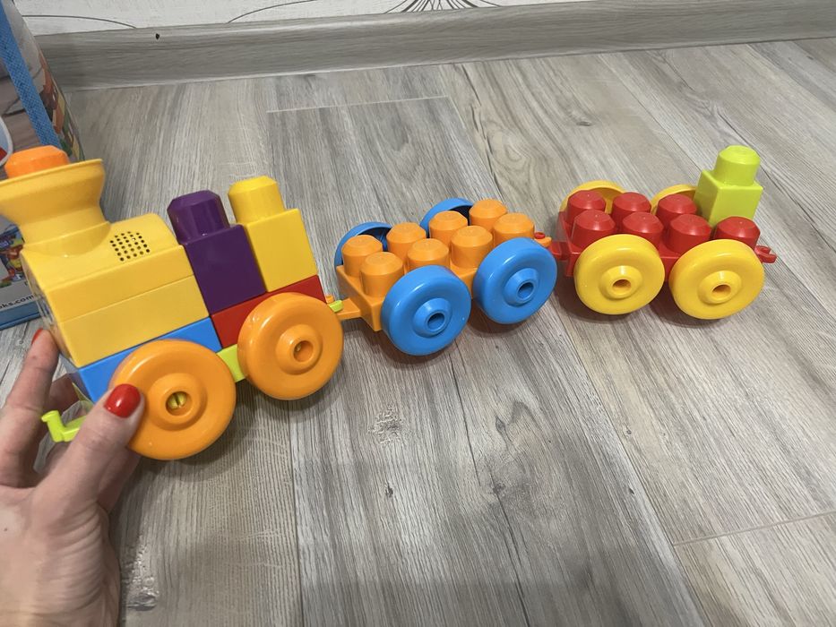 Mega bloks конструктор 150 деталей  і потяг музичний