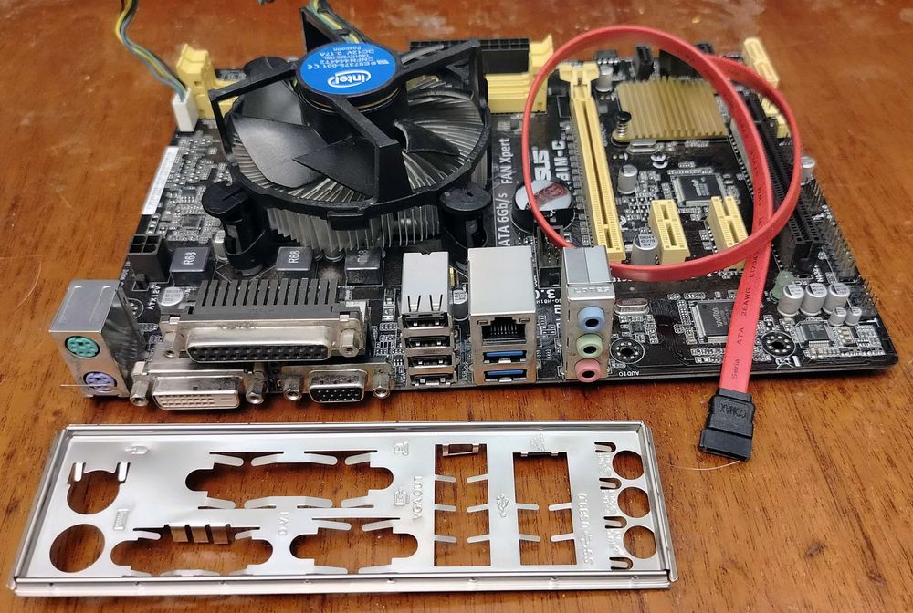 Комплекты Intel, AMD: материнская плата, проц, память, кулер.