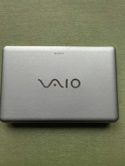 Sprawny laptop Sony VAIO z serii NW z ekranem 15,5”