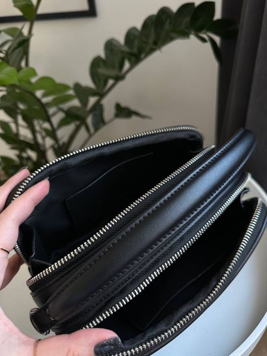 Трендова жіноча сумка з люкс-фурнітурою та зручними відділеннями