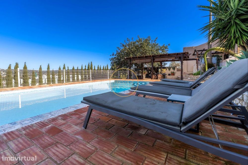 Moradia isolada com piscina e cozinha exterior – Curta distância do ce