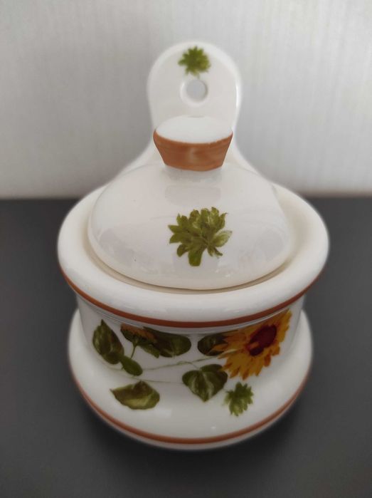 Solniczka ceramiczna, Nowa