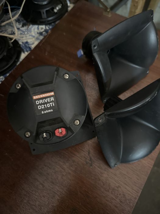 1 corneta com driver JBL Selenium D210Ti 8ohms