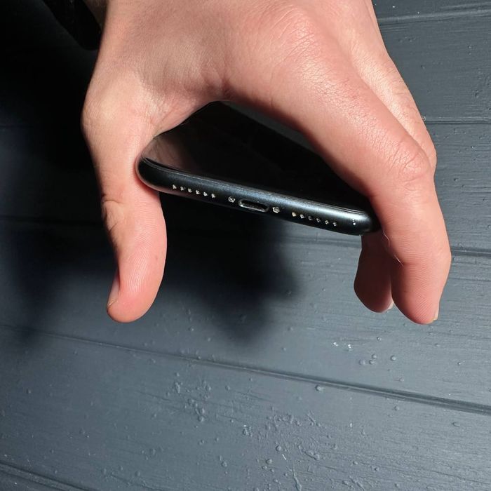 Продам iPhone XR black 64gb
В хорошем состоянии, имеются не больш
