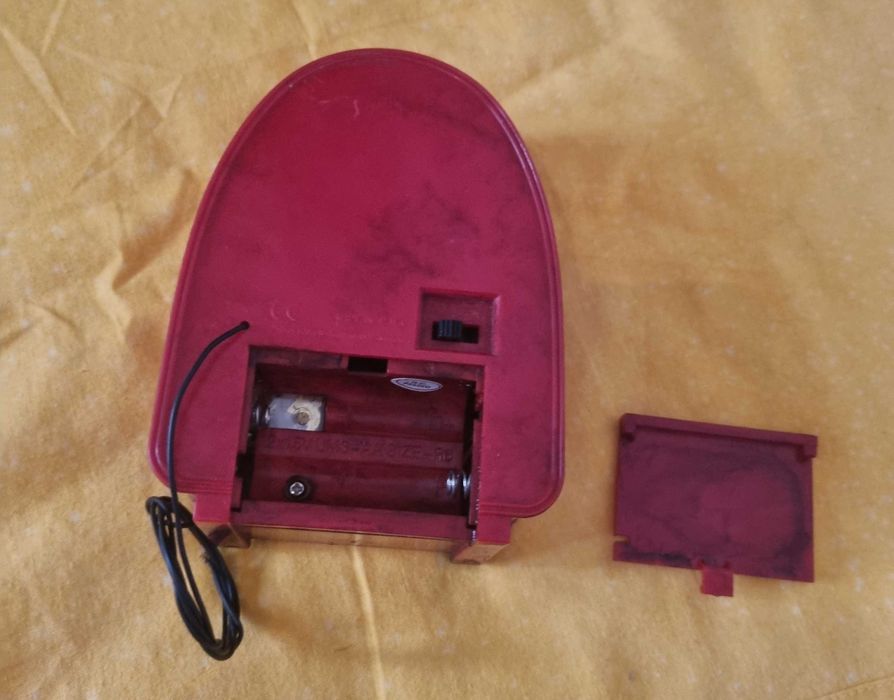 Rádio de Pilhas estilo Antigo a trabalhar