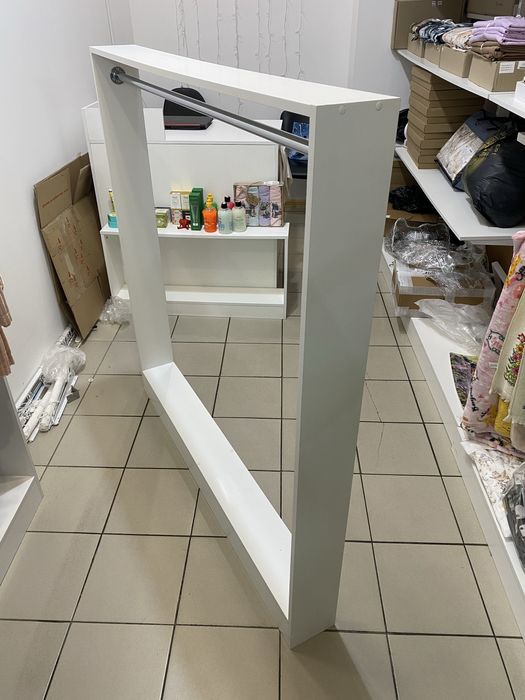 Стойка для одежды белая с трубой под вешалки оборудование для магазина